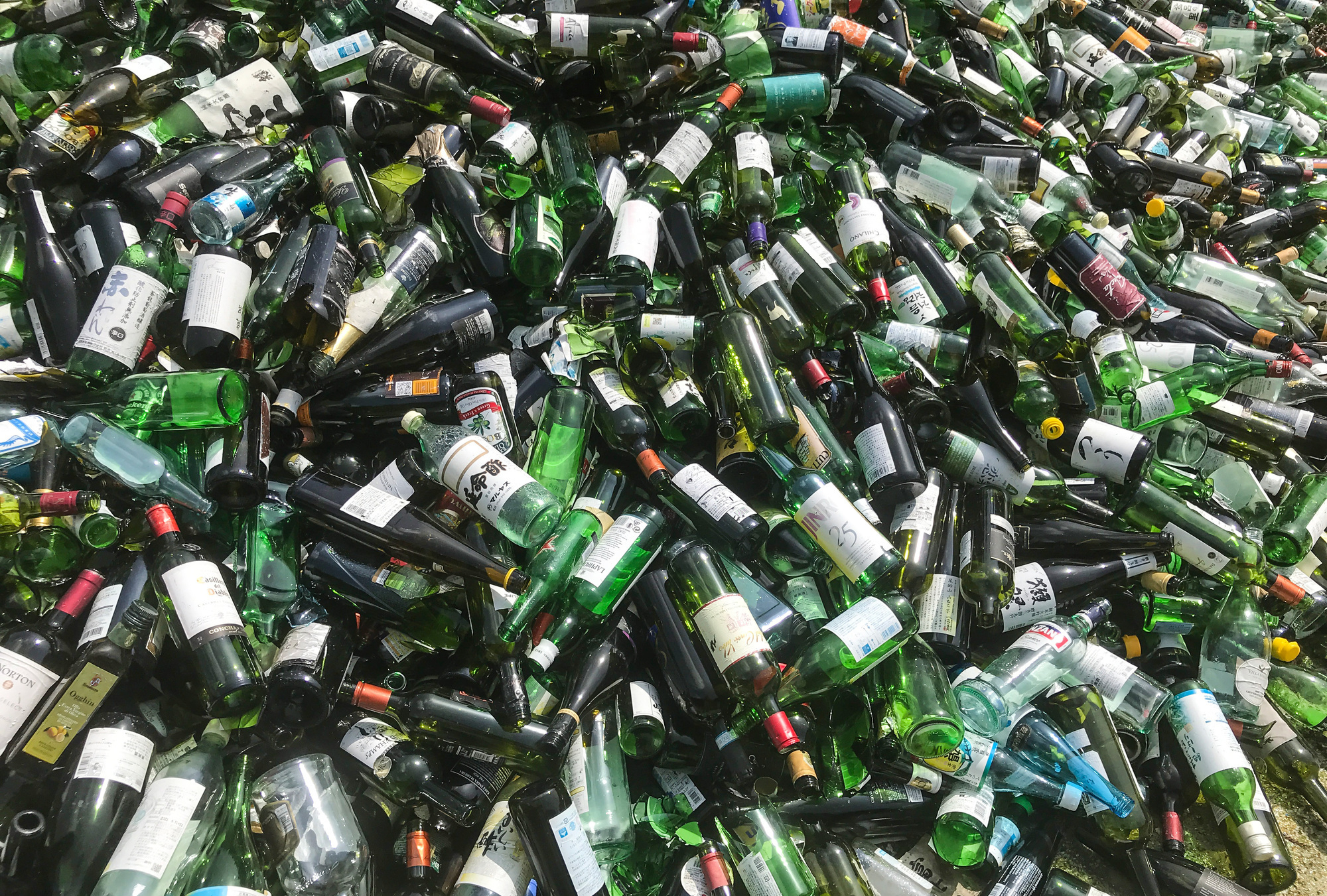 投入ホッパー ガラスびんの投入 投入ホッパー ガラスびんの投入